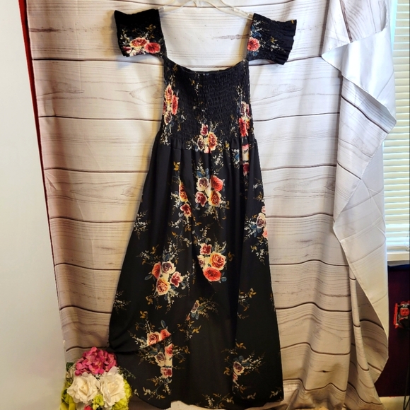 Dresses & Skirts - Boutique style maxi dress